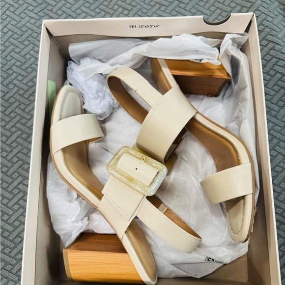 LC Lauren Conrad Cream Block Heel Sandals - Picture 4 of 8